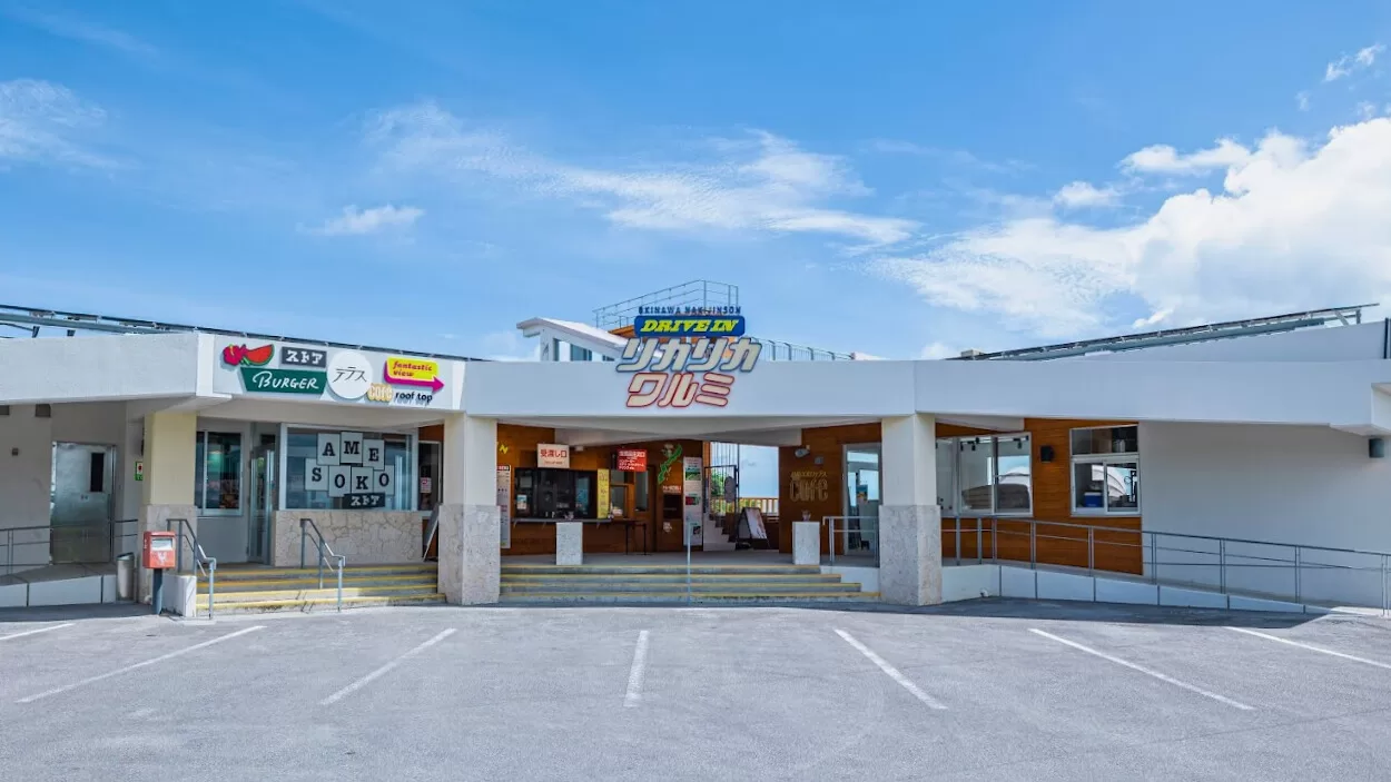 The front of DRIVE IN Rikarika Warumi with its store, burger and rooftop signage