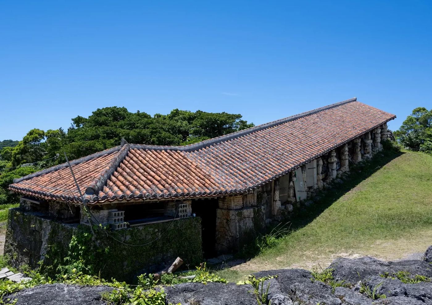 The old climbing kiln at Yachimun no Sato in Yomitan, with a red tiled roof