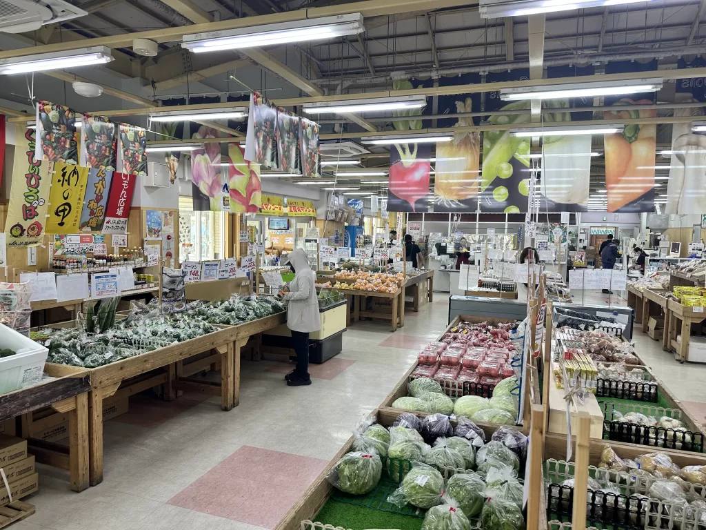 The produce floor of the Nanairo-batake farmers market